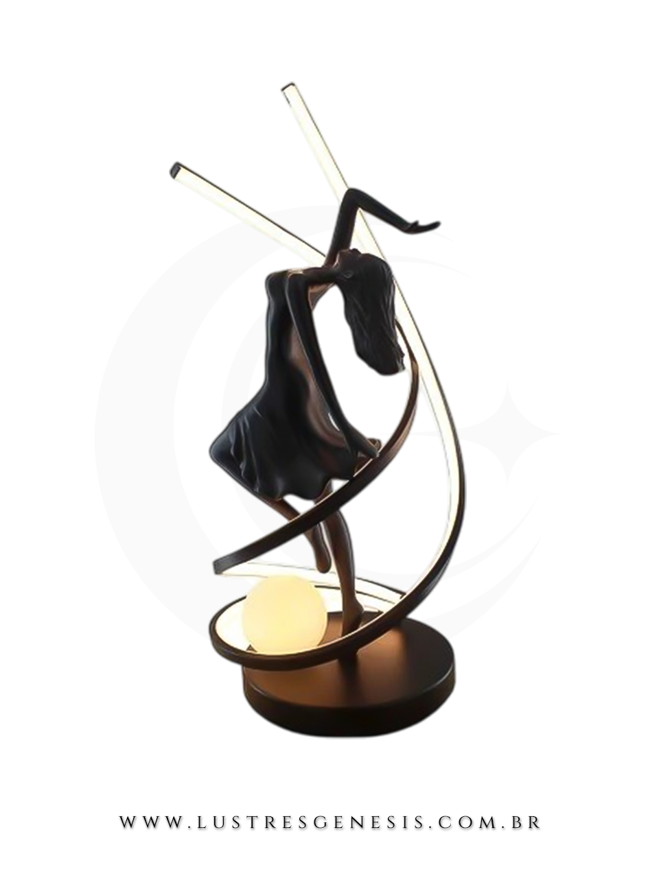 Escultura Ballerina preta com globo fosco iluminado, ideal para hall de entrada, sala de estar ou jardim de inverno, decorando ambiente sofisticado com poltrona bege, quadros e espelho.